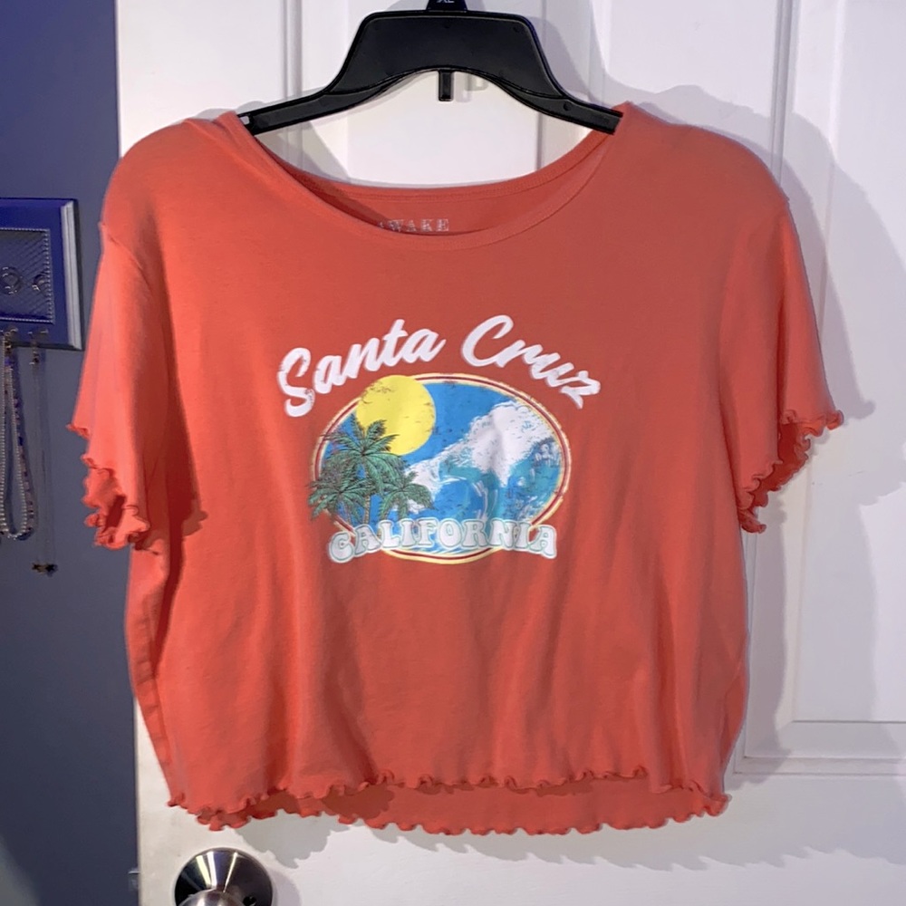 I’m selling this Santa Cruz t shirt.